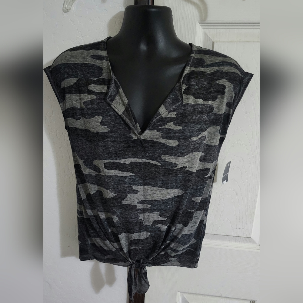 NWT Lucky Brand Camouflage Tie Front‎ Top